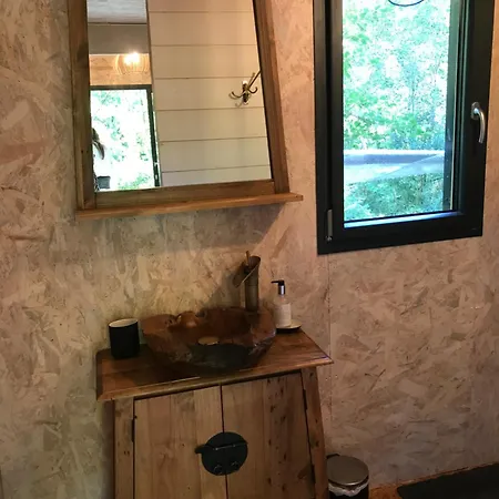 营地 La A Cheval Saint-Savin (Isere)